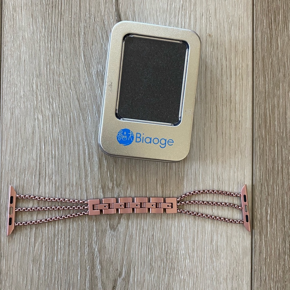 NWOT. Rose pink apple wat h band 44mm